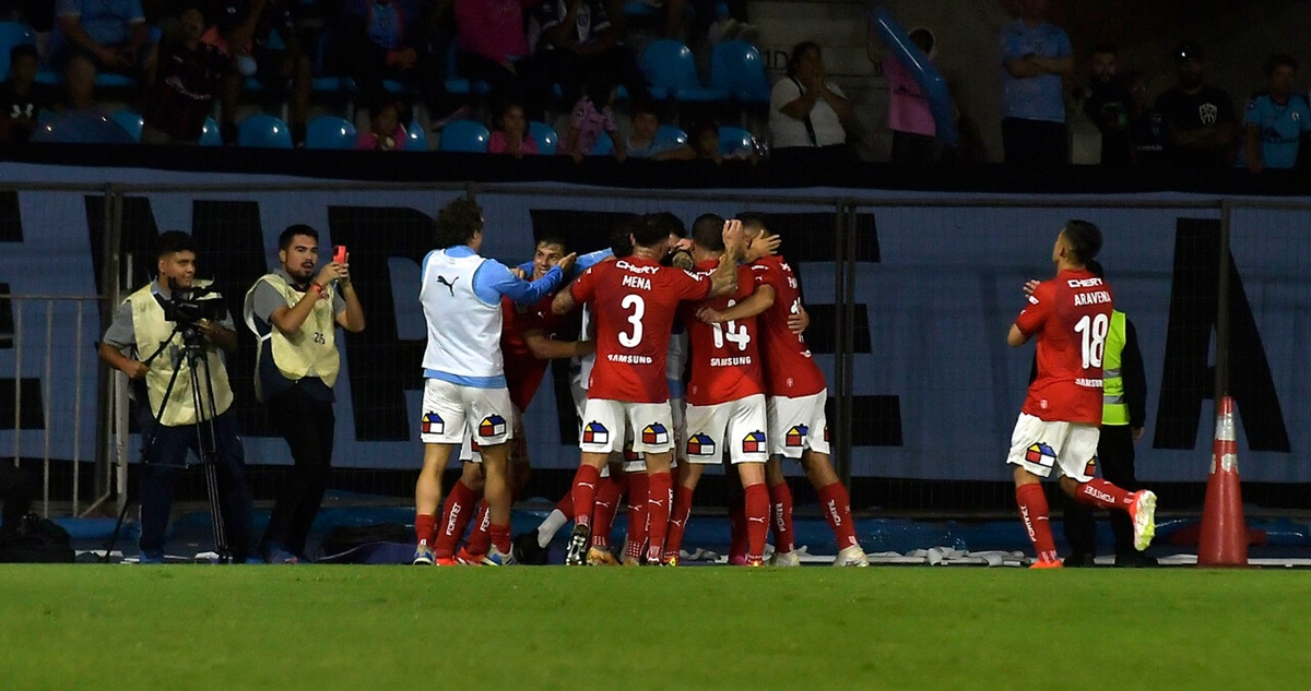 La UC derrotó a Deportes Iquique en el Tierra de Campeones.