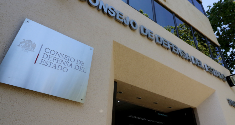 Frontis del CDE por querella tras venta de licencias de conducir en Municipalidad de Coronel