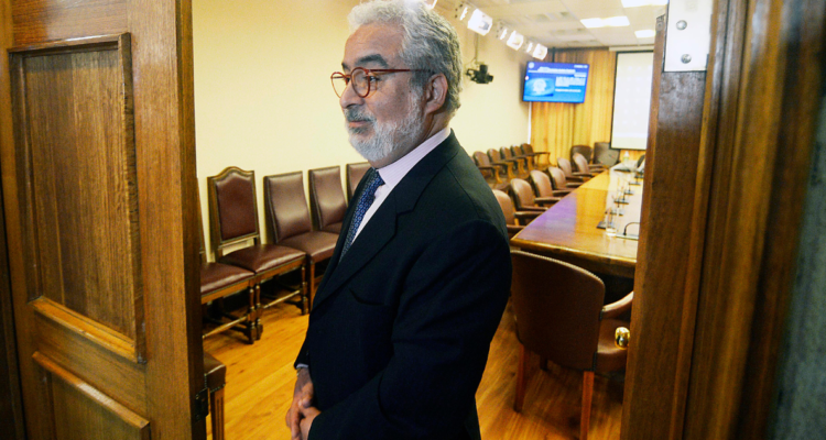 Corte declara admisible recurso de abogado para impedir acceso del CDE a chats de Luis Hermosilla