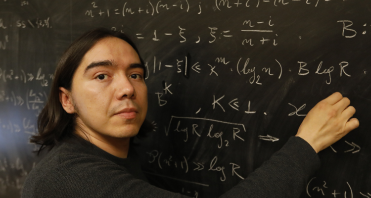 El investigador chileno Héctor Pastén, de la Universidad Católica, logró resolver un enigma matemático con casi un siglo de antigüedad.