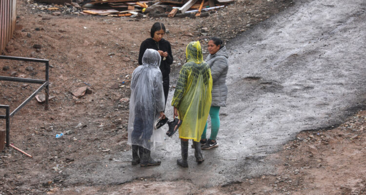 Clases suspendidas, corte de luz y anegamiento en centro de salud dejan lluvias en el norte del país