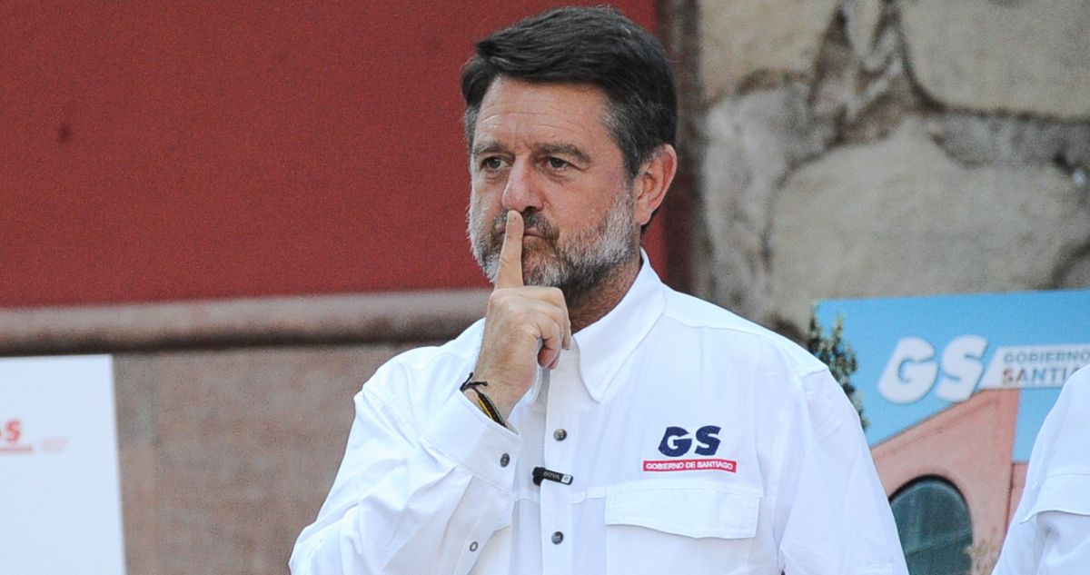 Orrego (ex DC) junta firmas para reelegirse como gobernador de la RM ante indefinición del oficialismo