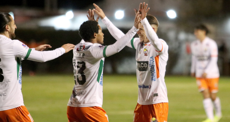 Cobresal golea a Deportes Copiapó.