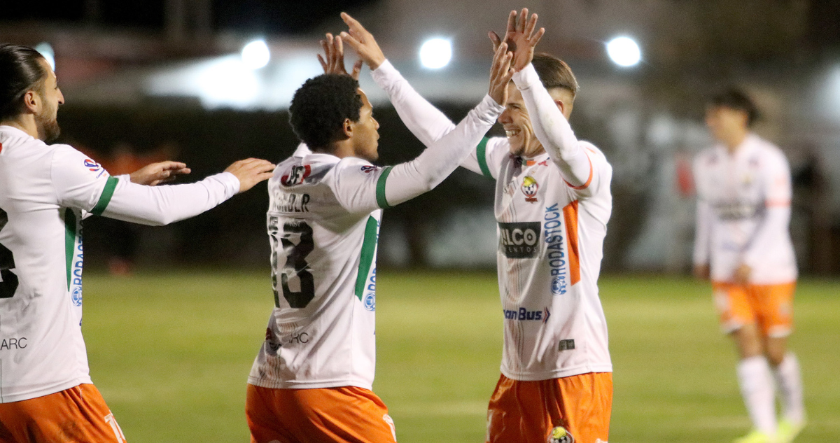 Cobresal golea a Deportes Copiapó.