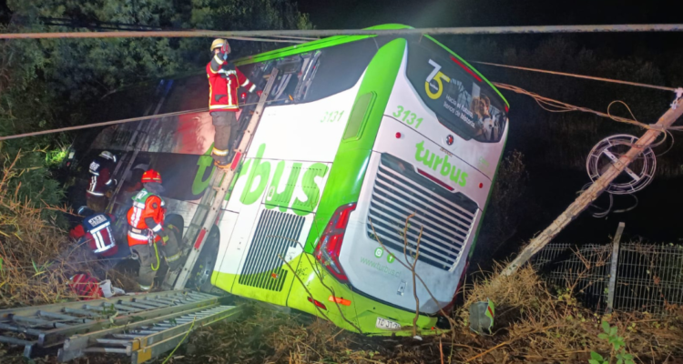 colisión entre bus y auto en valdivia