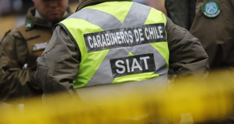 Una persona muerta deja colisión frontal entre motocicleta y camioneta en ingreso a Quellón