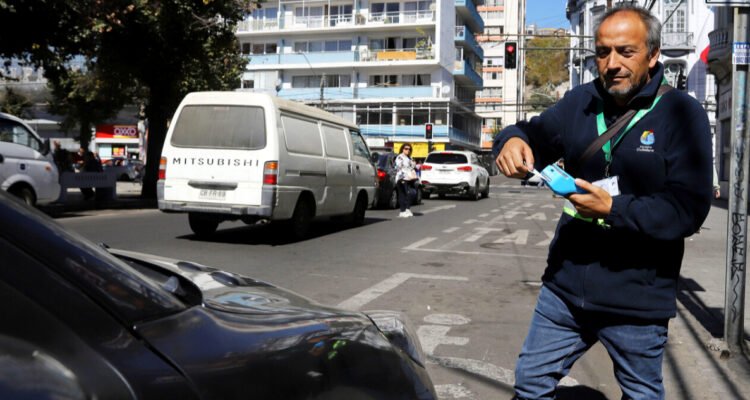 Comenzó a operar nuevo sistema de parquímetros en Valparaíso