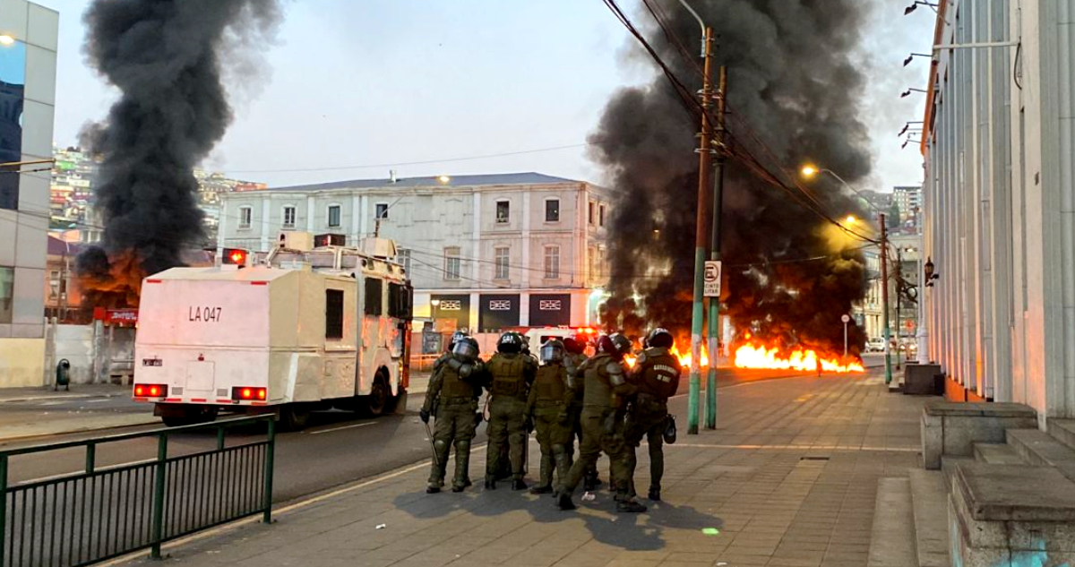 Con barricadas incendiarias trabajadores portuarios inician paro nacional de advertencia