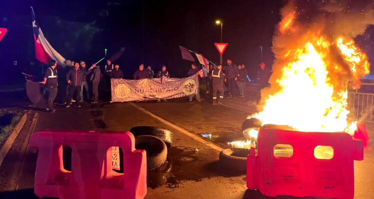 Trabajadores de Huachipato protagonizan nueva protesta en “defensa del acero chileno”