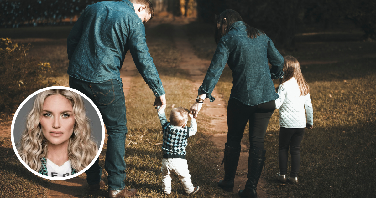 Familia en referencia a Constelaciones familiares y miniatura de Kenita Larraín por su explicación