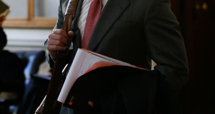 Denuncian a abogado por estafa: se habría apropiado de inmueble de cliente recluido en penal de Osorno