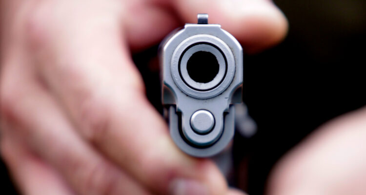 Le dispararon en rostro y hombro: hombre sufrió violento asalto con pistolas a balines en Valparaíso