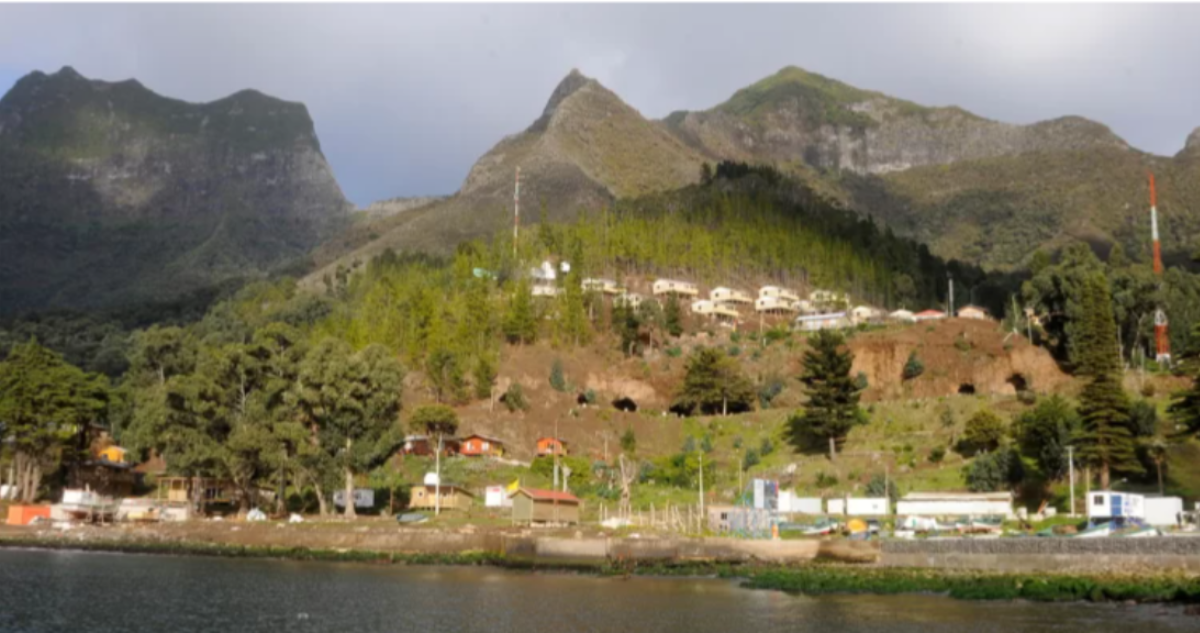 Tras 14 años del 27F: fijan fecha para construcción de Colegio Robinson Crusoe en Juan Fernández