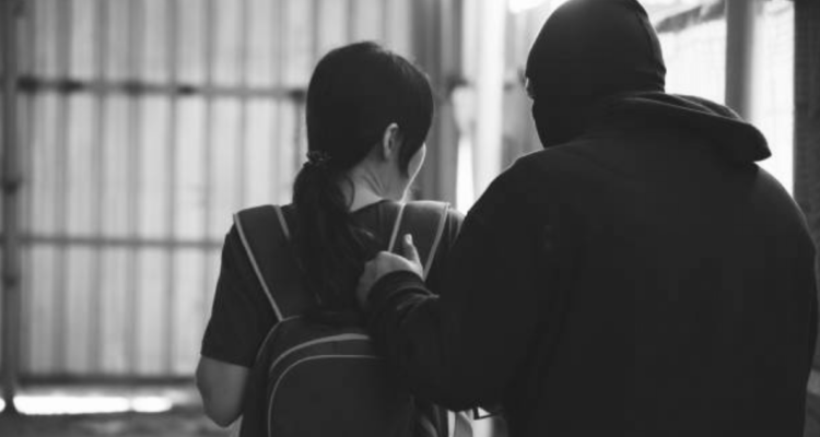 La amenazaron con matar a su perro: mujer fue secuestrada y extorsionada para sacar dinero de banco