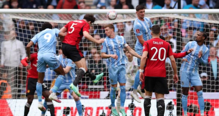 Manchester United eliminó con sufrimiento al Coventry City en la FA Cup