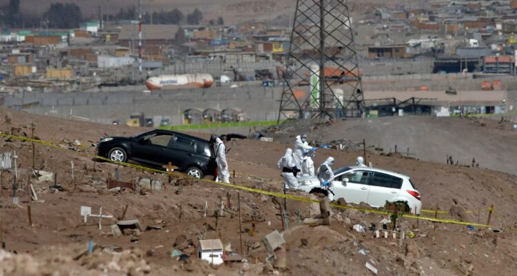 Alcalde de Alto Hospicio pide refuerzo militar tras hallazgo de 3 cadáveres maniatados en el desierto