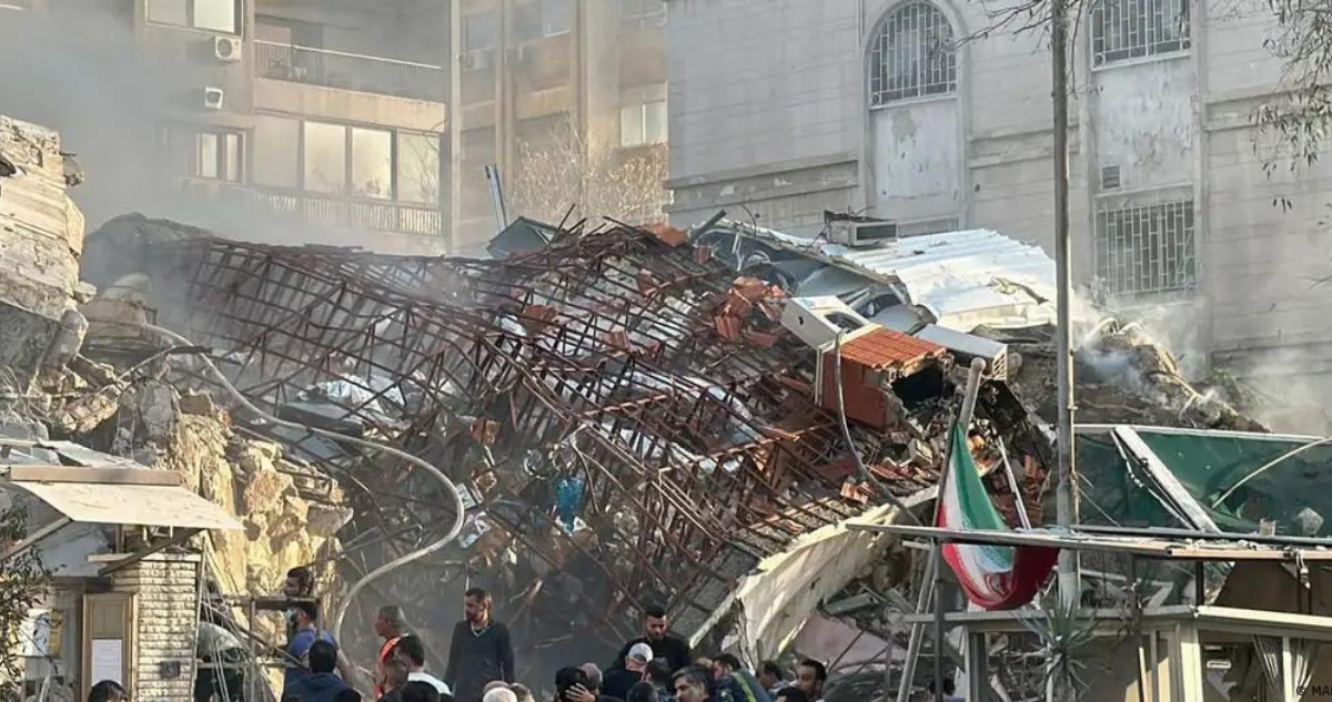 El edificio anexo de la embajada resultó totalmente destuido.