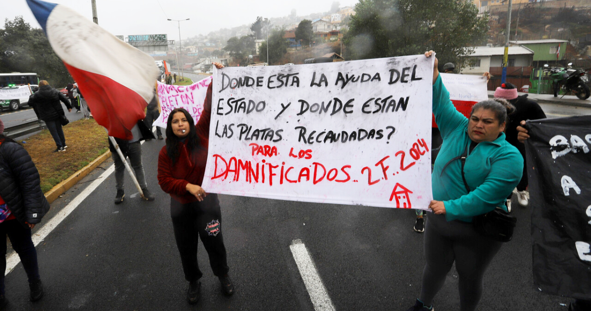 Damnificados critican a Senapred Valparaíso por viviendas de emergencia sin agua ni alcantarillado