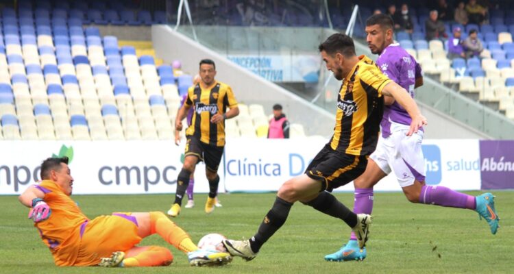 Deportes Concepción vs. Fernández Vial