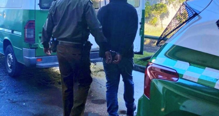 Detenido para agredir