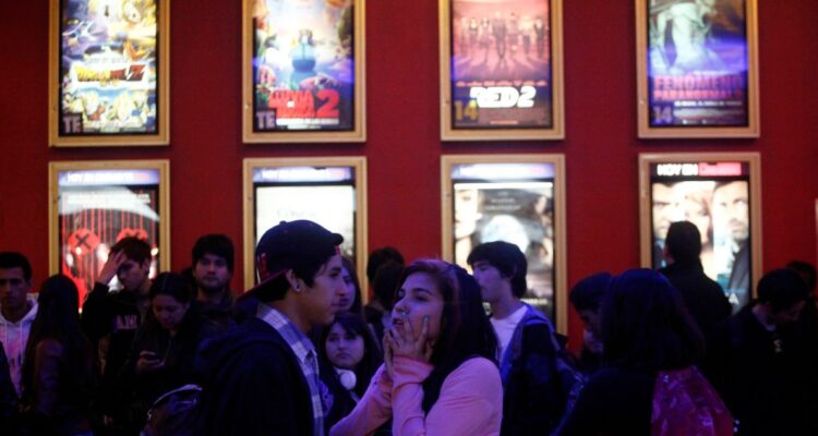 Cuándo es el día del cine 2024 en Chile, cómo comprar entradas más baratas, cuánto cuestan y qué películas estarán en cartelera.