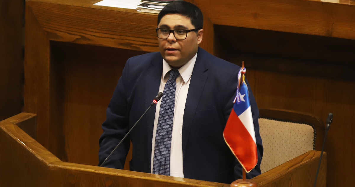 Diputado Meza asegura que “existe riesgo de que se estén quemando documentos” en municipio de Recoleta