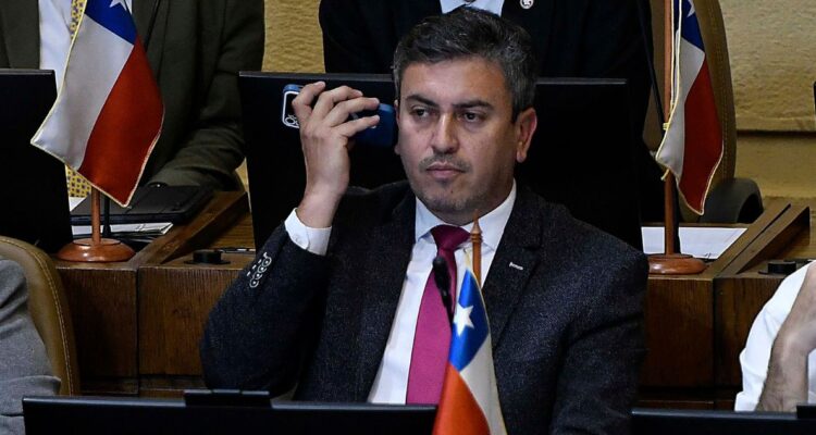 Informe PDI revela que Diputado Ojeda entregó celular con daños en investigación por Caso Convenios