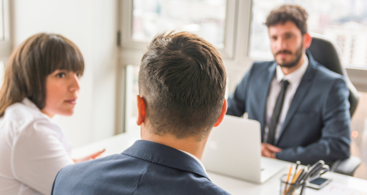 Un matrimonio se divorció de manera involuntaria luego de que un abogado apretara un botón equivocado.