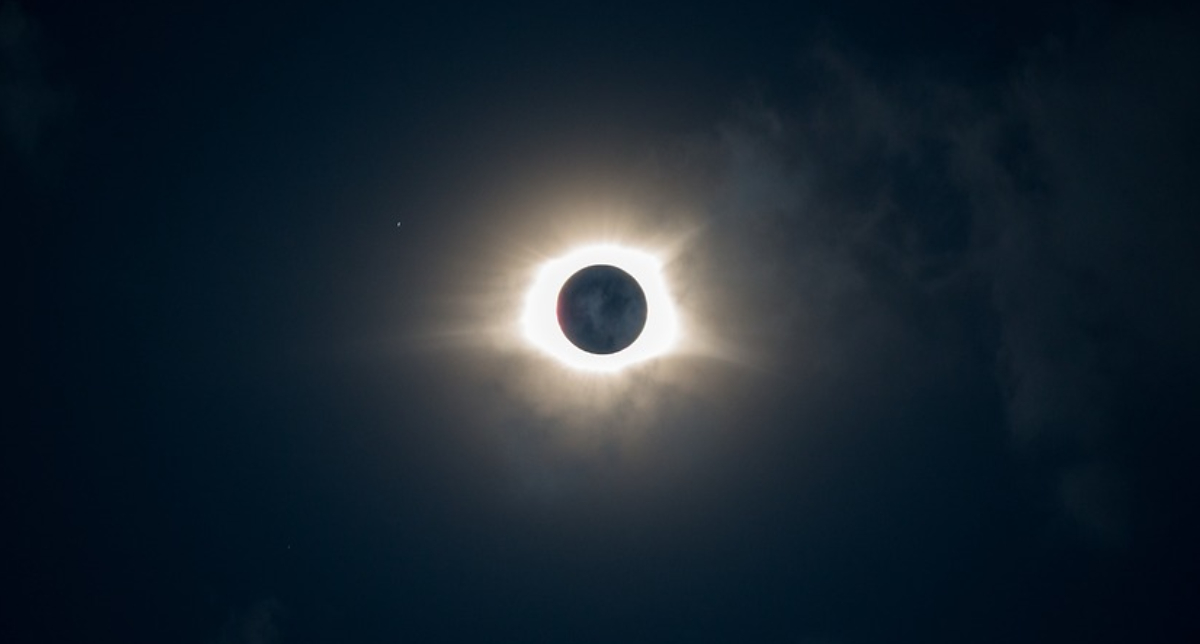 ¿Por qué la NASA lanzará 3 cohetes durante el eclipse total de Sol?