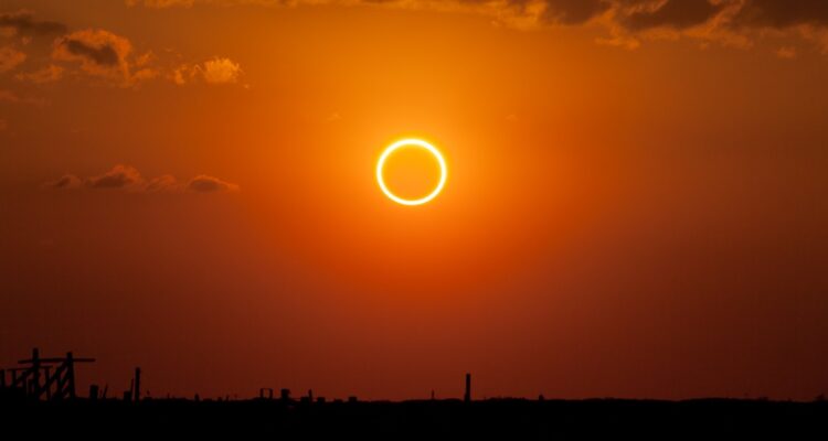 Tras el reciente eclipse solar cabe preguntarnos cuándo nos tocará en Chile presenciar un fenómeno celestial de tal magnitud.