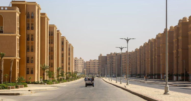 Bloques de apartamentos en el distrito residencial de la nueva capital administrativa de Egipto, visto el 31 de julio de 2023 #
