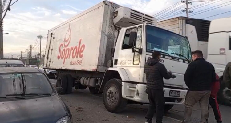 Desconocidos intentan robar camión con disparos en Cerrillos: no hubo lesionados