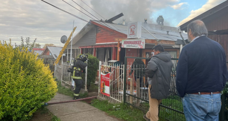 Incendio estructural deja 2 casas con daños parciales en Osorno: no hubo lesionados
