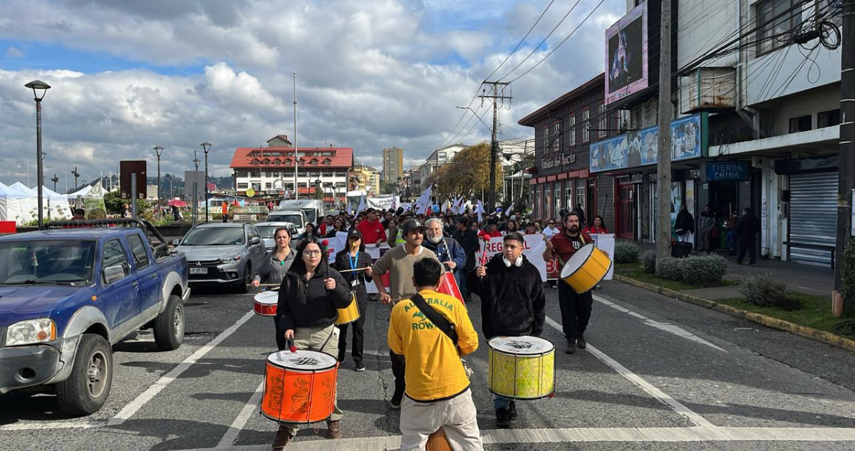 Funcionarios de la salud se manifiestan en Puerto Montt: reclaman incumplimientos del Gobierno