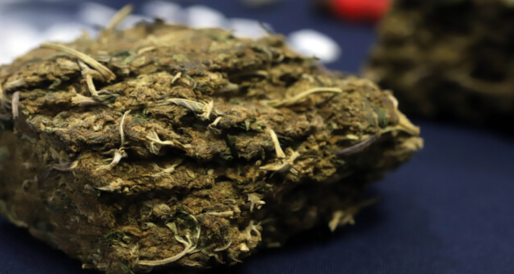 Remolcaron furgón y encontraron una sorpresa: Carabineros halla más de 240 kilos de drogas en Osorno