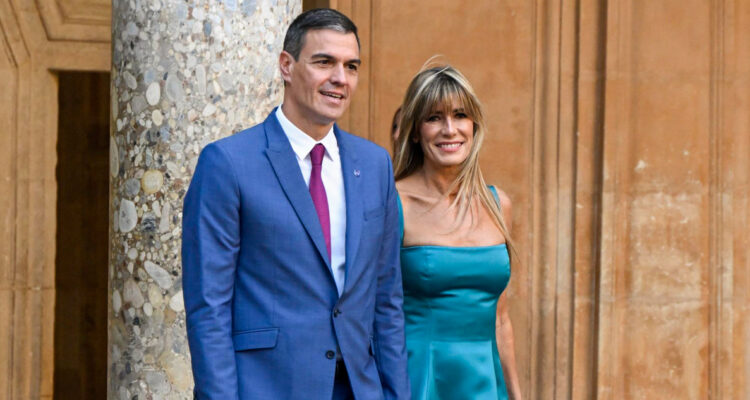 Fiscalía pide archivar investigación a esposa de Pedro Sánchez por corrupción