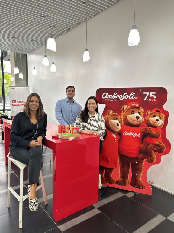 Macarena Barrios gerente marketing confites
Jorge Ortega  Brand Manager caramelos
Betariz Concha – Product Manager Caramelos