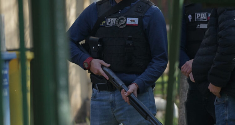 Investigan robo perpetrado por falsos detectives en Isla de Maipo: maniataron a las víctimas