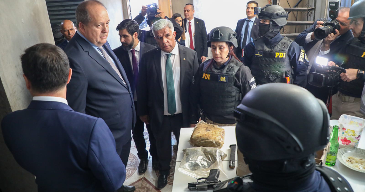 PDI realiza múltiples operativos en la RM: fiscal Valencia encabezó diligencias en toma de Cerrillos