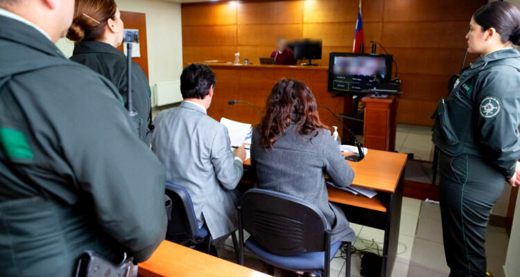 Fiscalía debe decidir si lleva a juicio a mujer imputada por brutal ataque a hijo de Carlos Chandía