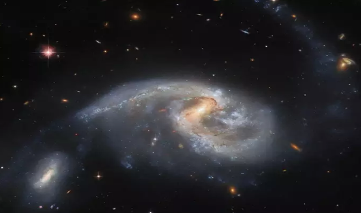 Imagen De Arp 72 Tomada Por El Hubble