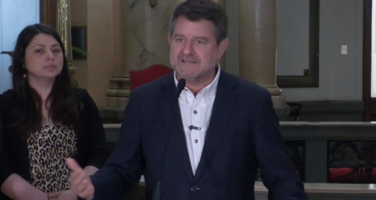 Tras proponer Barrio Rojo: Orrego anuncia ordenanza municipal para erradicar prostitución en Santiago