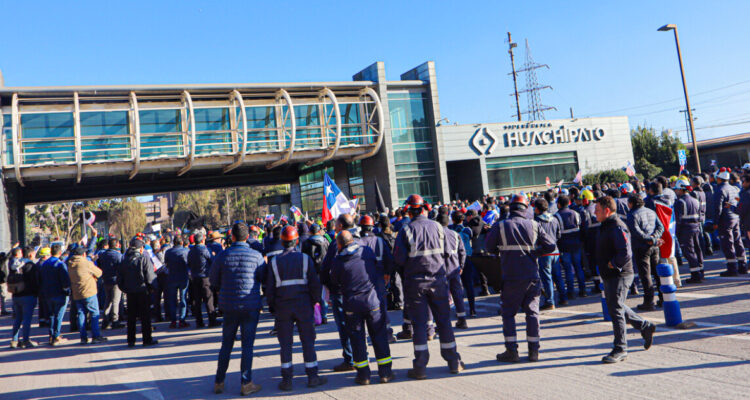 Gobierno se abre a efectuar cambios en legislación por medidas antidumping tras crisis en Huachipato