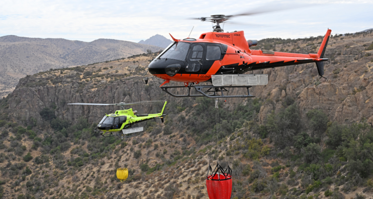 Helicópteros H-125 de Airbus combatiendo el fuego en Chile