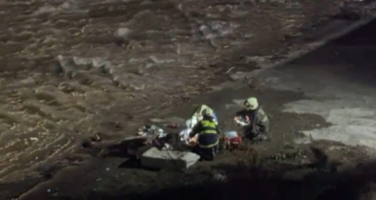 Hombre en situación calle queda en riesgo vital tras ser apuñalado en el río Mapocho