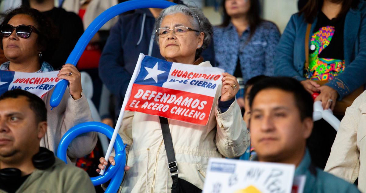 “Un poco de esperanza”: decenas de personas se reúnen en La Tortuga para manifestar apoyo a Huachipato