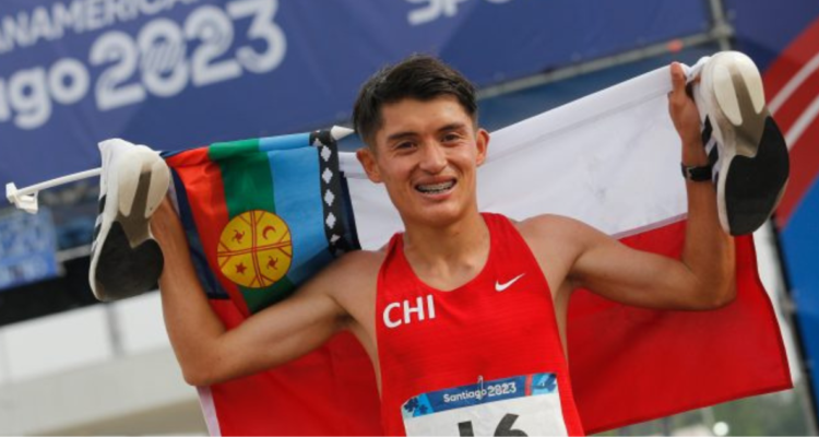 Hugo Catrileo se alista para la Maratón de Santiago 2024.