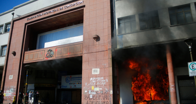 Imagen de incendio de Gobernación de Concepción
