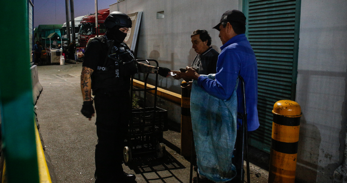 Lo Valledor rectifica polémica medida: se puede ingresar con documentación extranjera