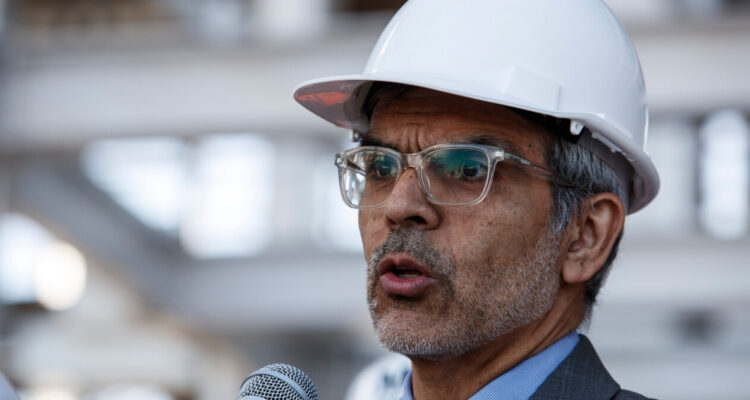 Cordero confirma que inhibidores de celulares están “en plena ejecución” en cárceles capitalinas